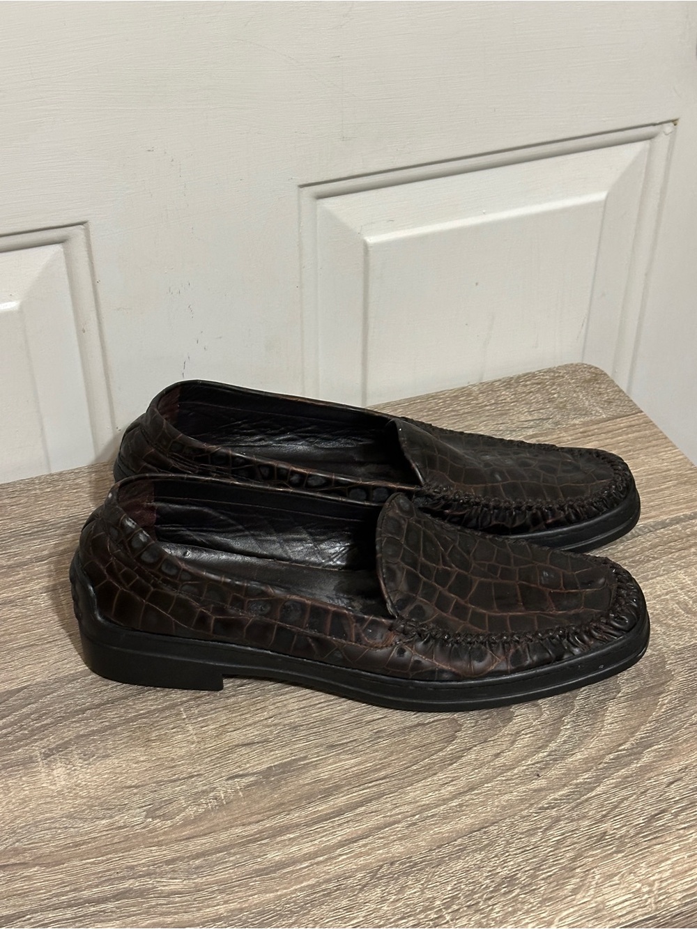 SW STUART WEITZMAN LADIES BROWN LOAFERS Sz 10 AA ALLIGATOR PATTERN MADE IN SPAIN